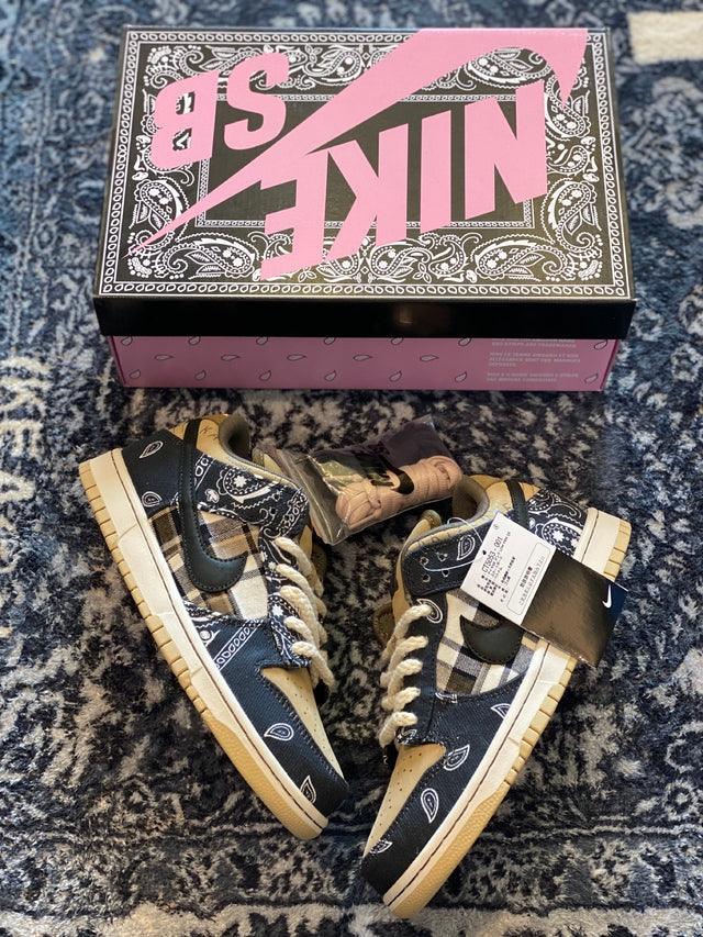 TENIS NIKE SB DUNK LOW "TRAVIS SCOTT"