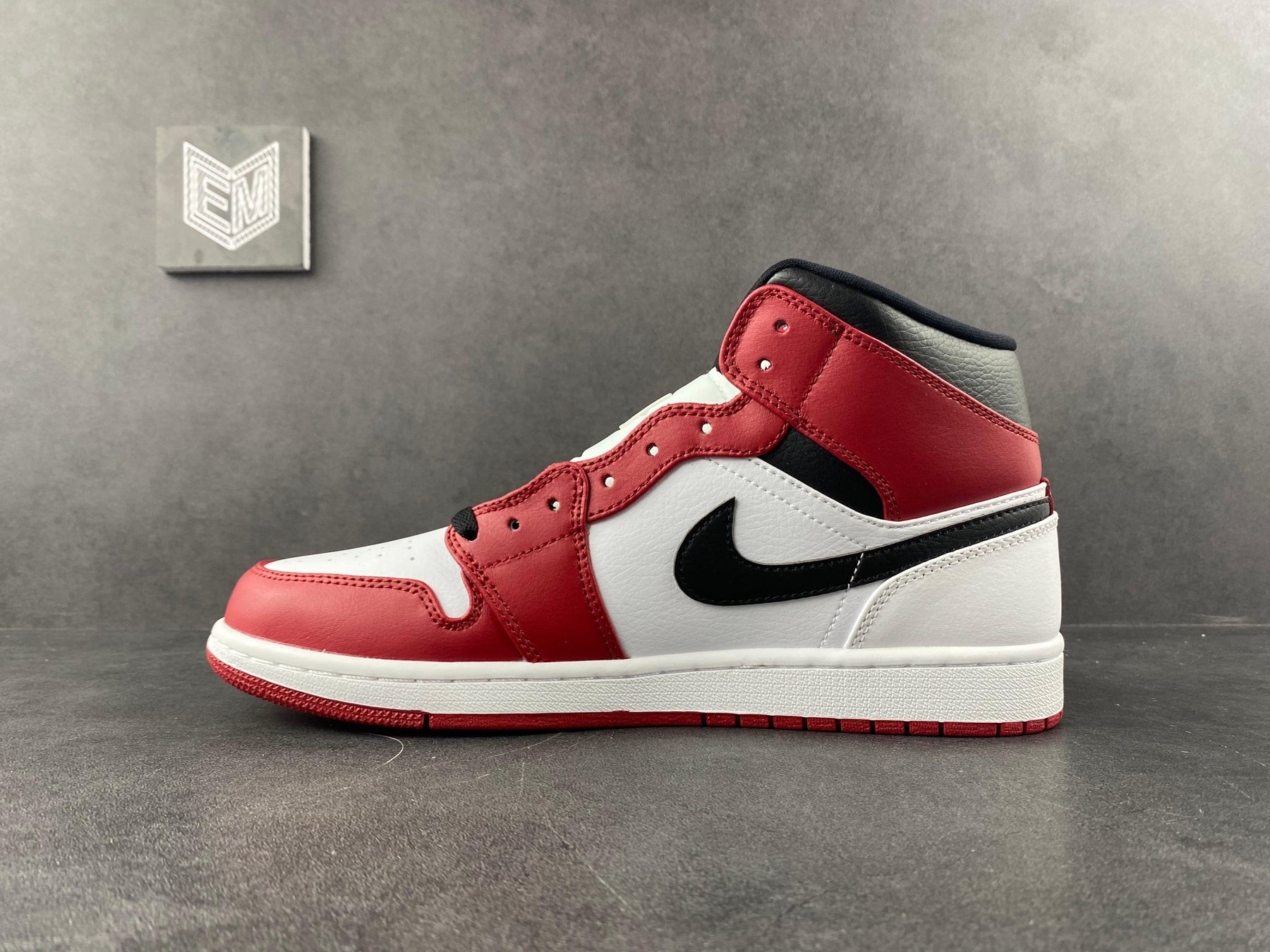 Nike Air Jordan 1 Mid "Chicago (2020)