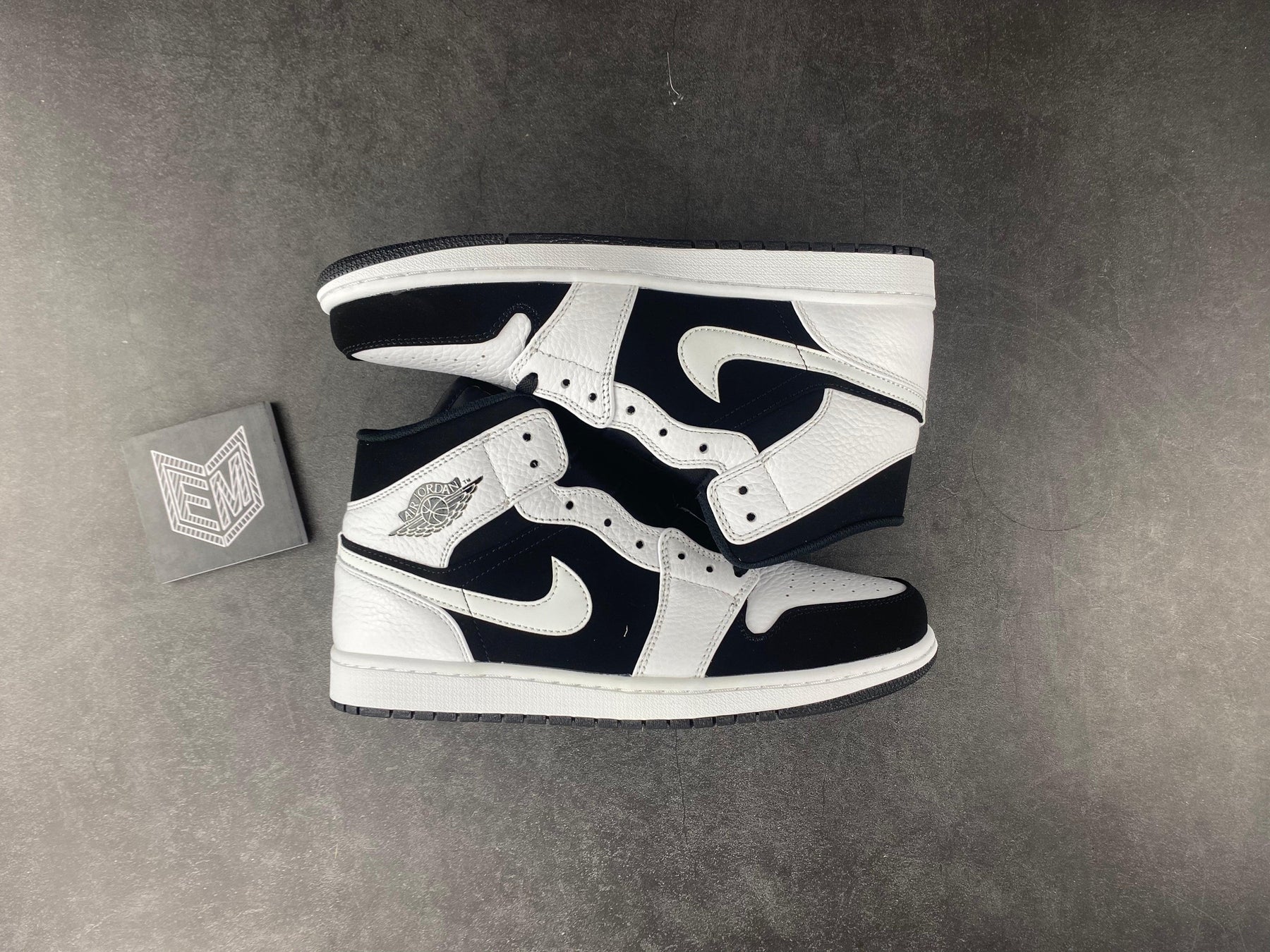 Nike Air Jordan 1 Mid White Black