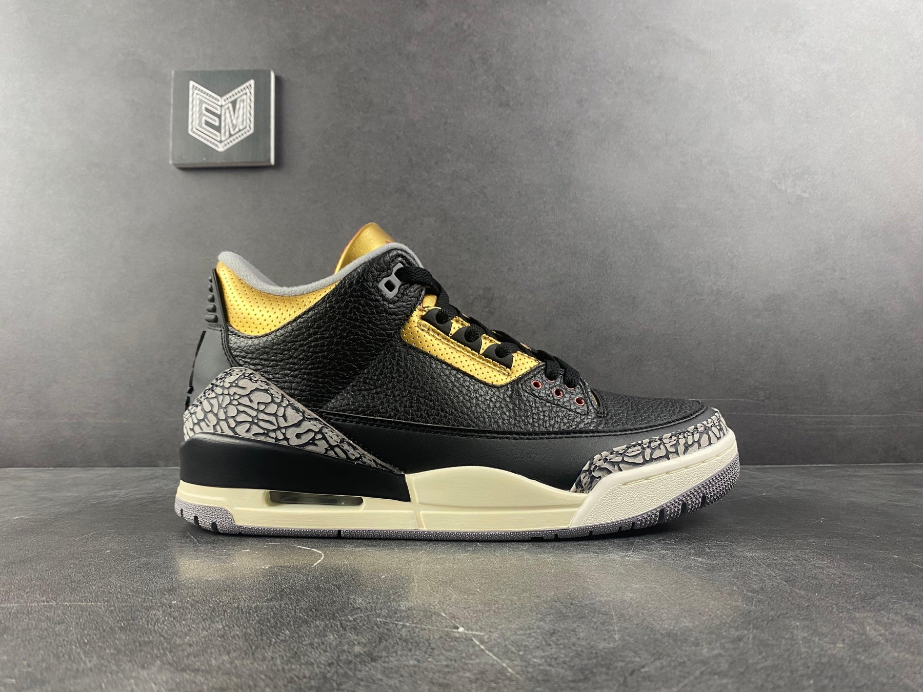 Nike Air Jordan 3 Retro Black Cement Gold