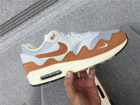 Tênis Nike Air Max 1 x Patta 'Monarch'