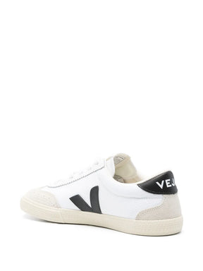 Veja V-10 panelled sneaker