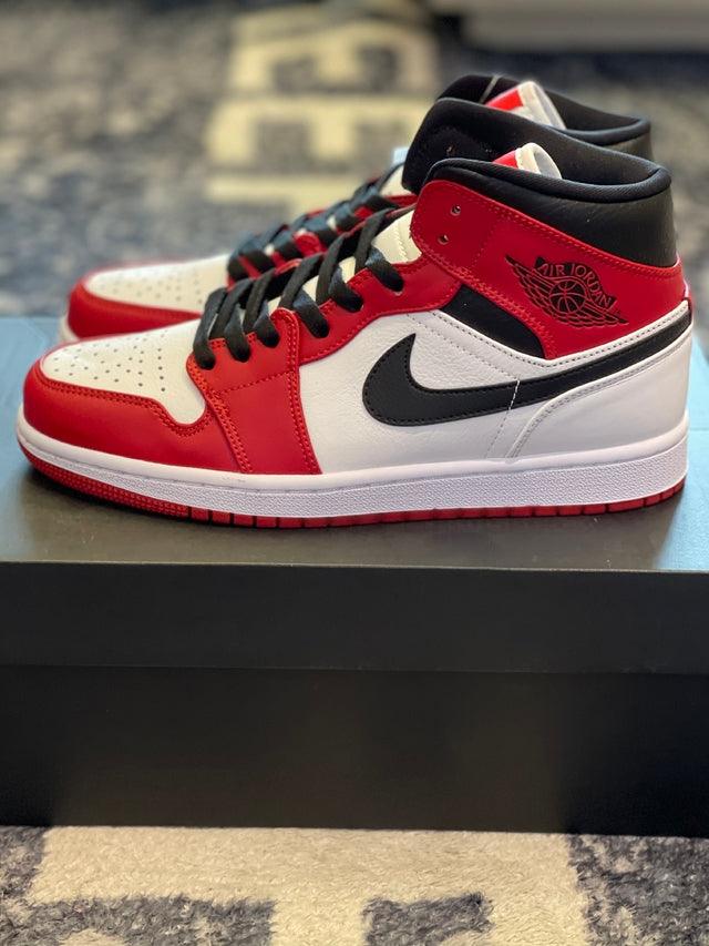 TENIS NIKE AIR JORDAN 1 MID "CHICAGO"