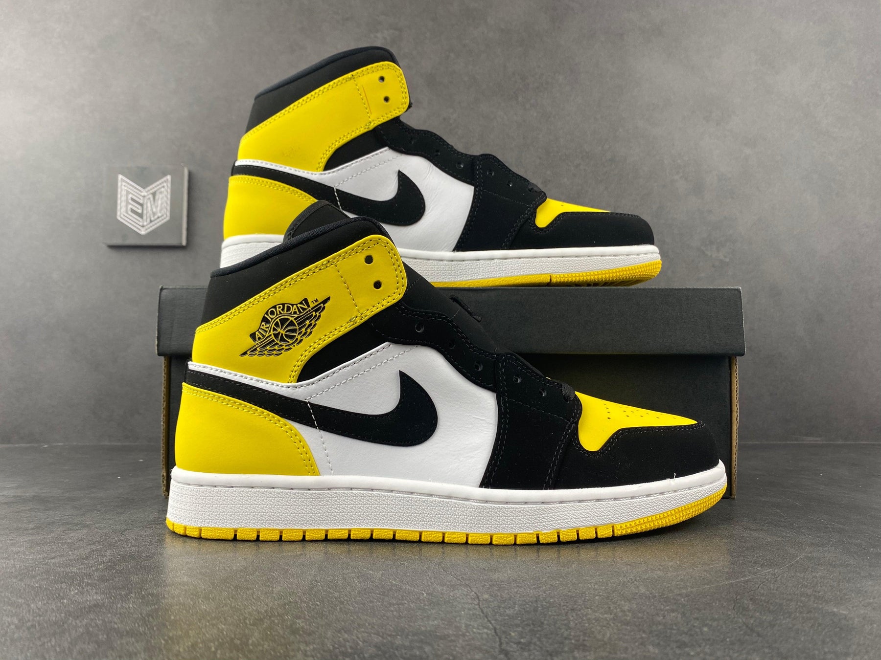 Nike Air Jordan 1 Mid Yellow Toe Black