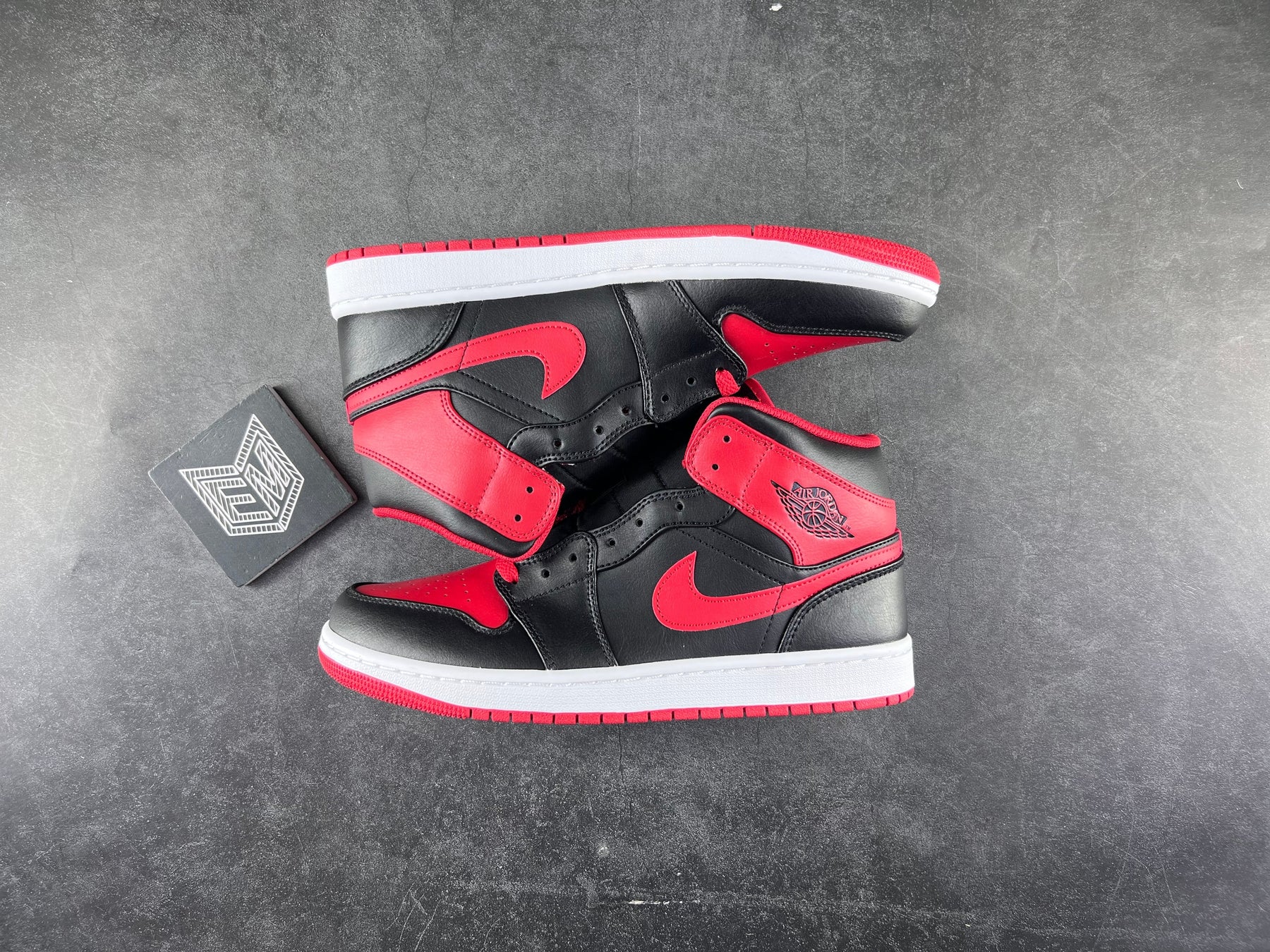 Nike Air Jordan 1 Mid Alternate Bred (2022)