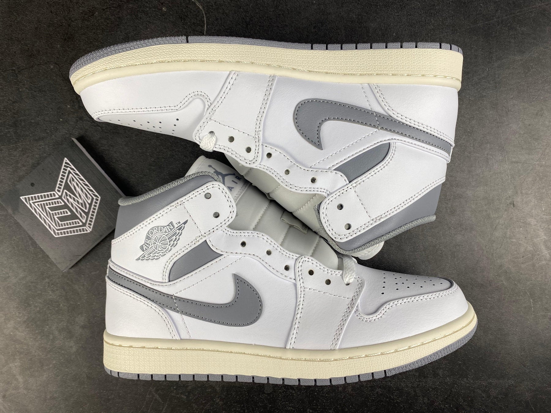 Nike Air Jordan 1 Mid Neutral Grey