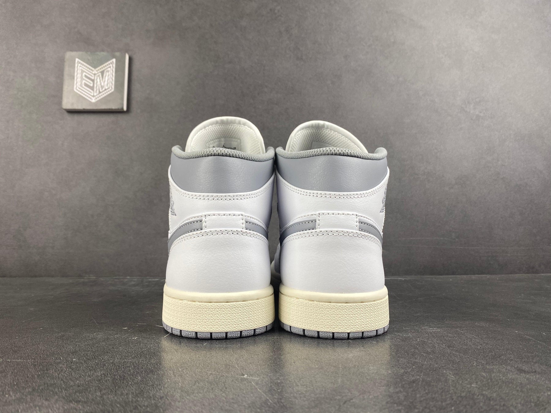 Nike Air Jordan 1 Mid Neutral Grey