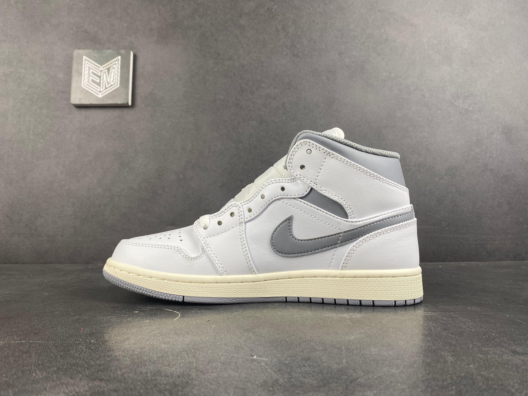 Nike Air Jordan 1 Mid Neutral Grey