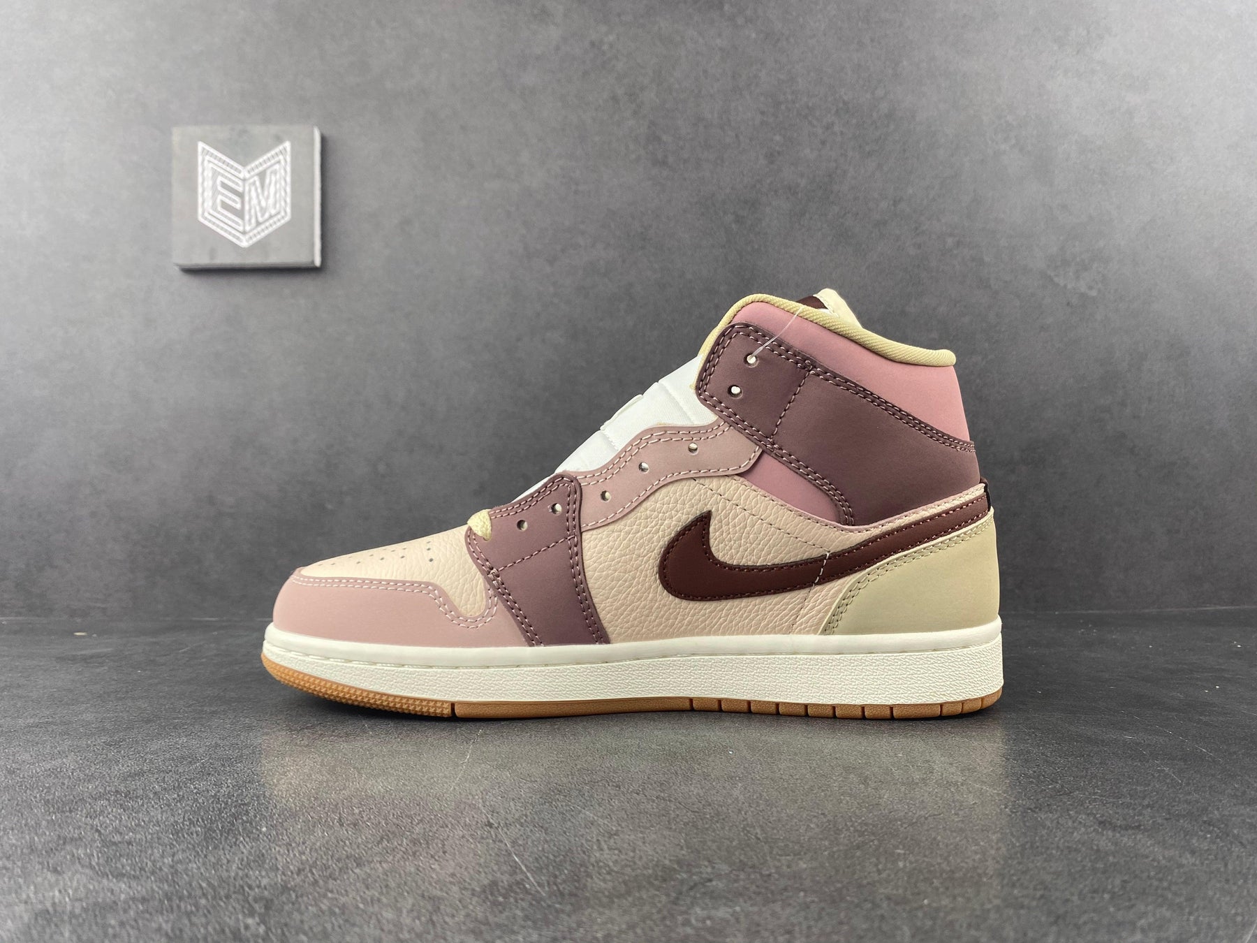 Nike Air Jordan 1 Mid SE Dark Pony Smoky Mauve