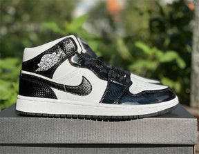 Nike Jordan 1 Mid Black White Grade School