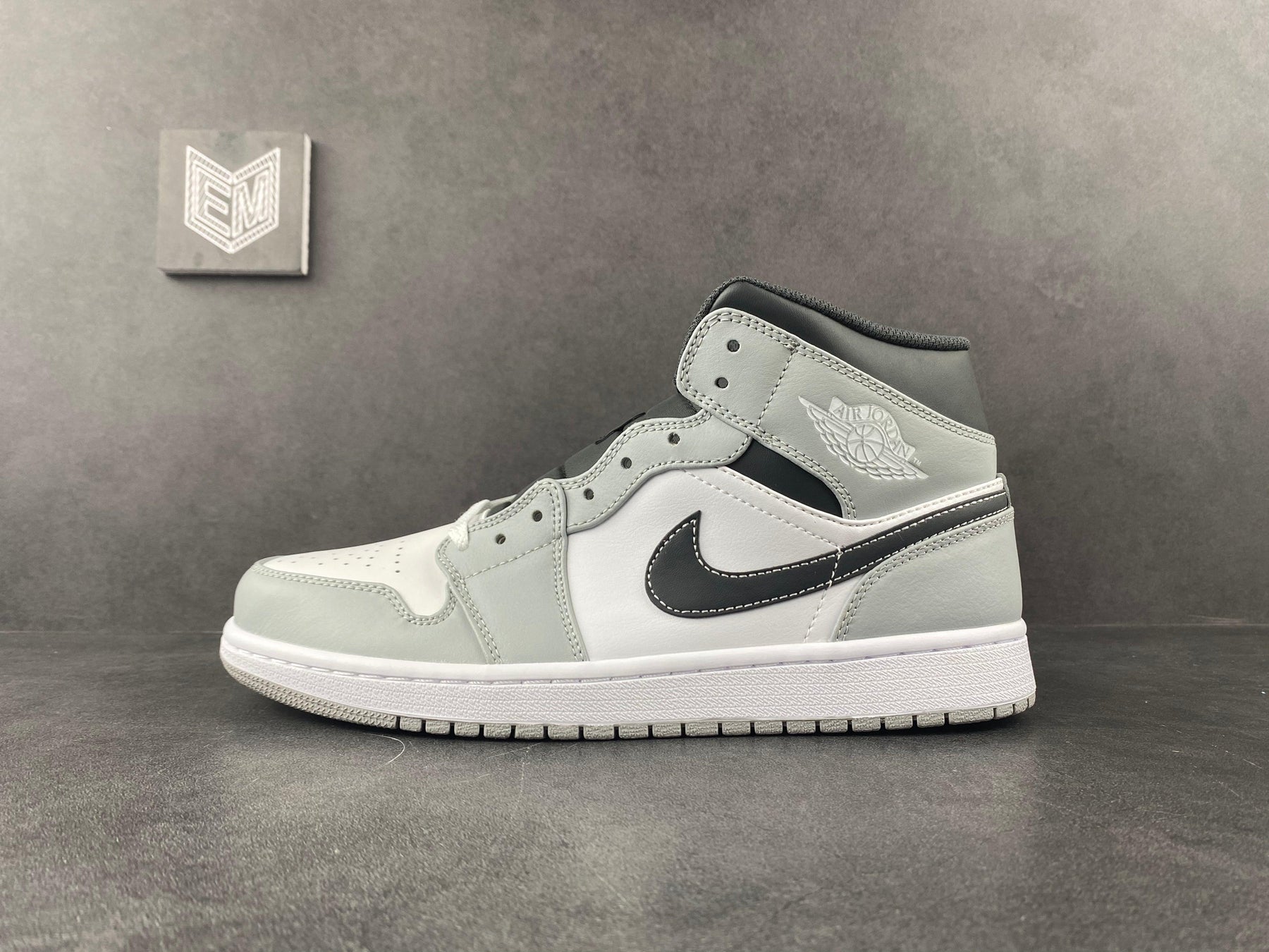 Nike Air Jordan 1 Mid Light Smoke Grey Anthracite