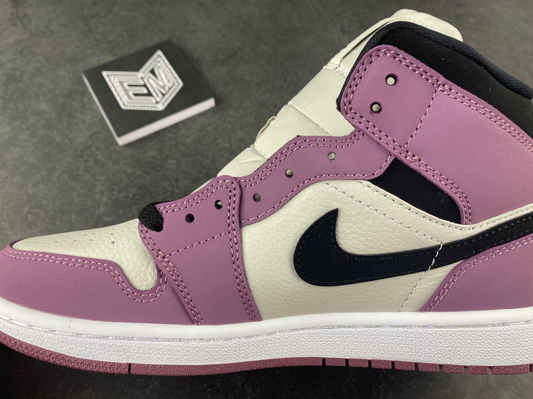 Nike Air Jordan 1 Mid SE Light Mulberry