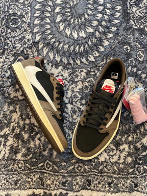 TENIS NIKE AIR JORDAN 1 LOW "TRAVIS SCOTT"