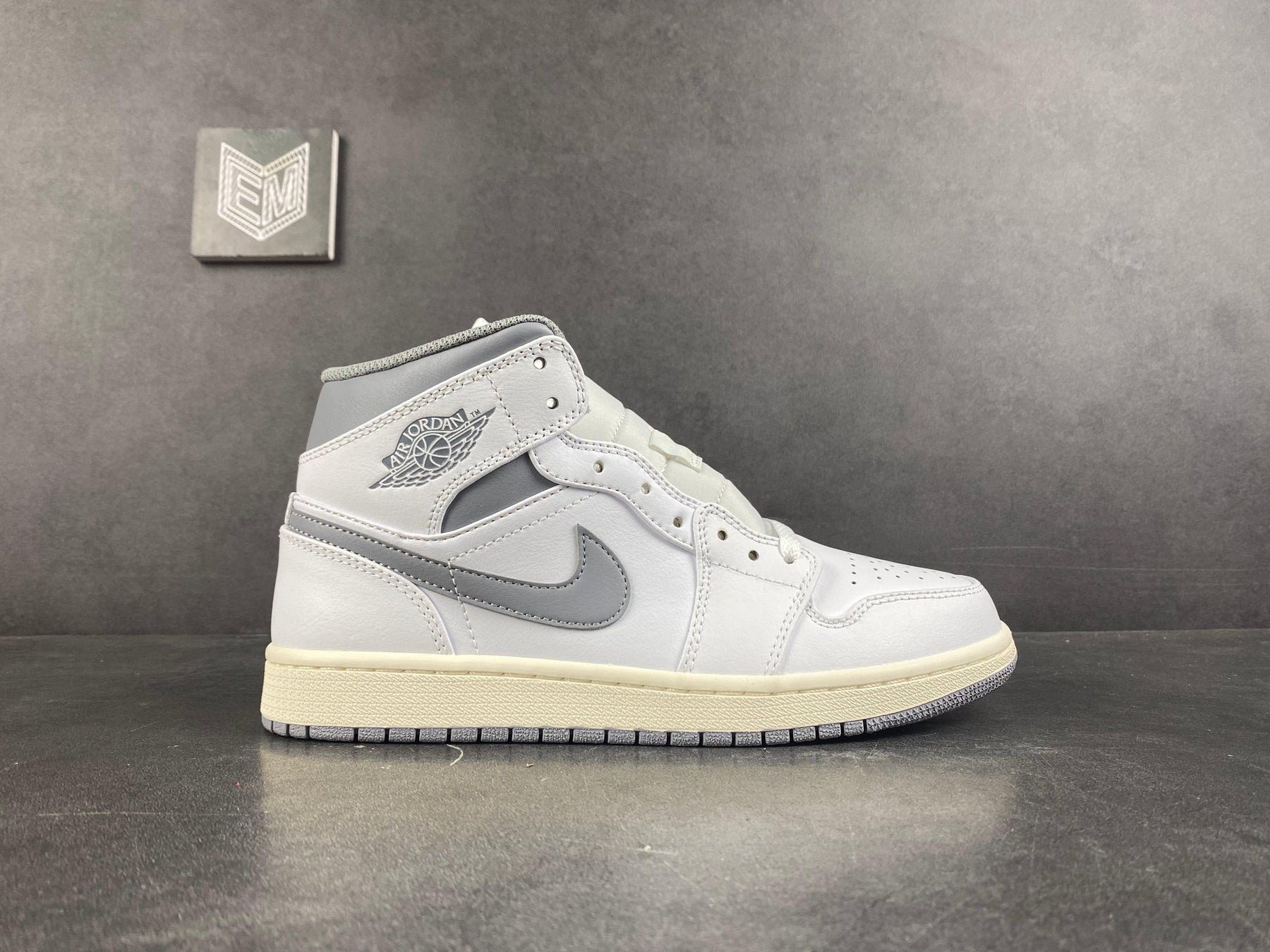 Nike Air Jordan 1 Mid Neutral Grey