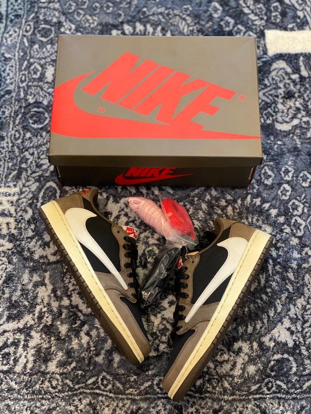 TENIS NIKE AIR JORDAN 1 LOW "TRAVIS SCOTT"