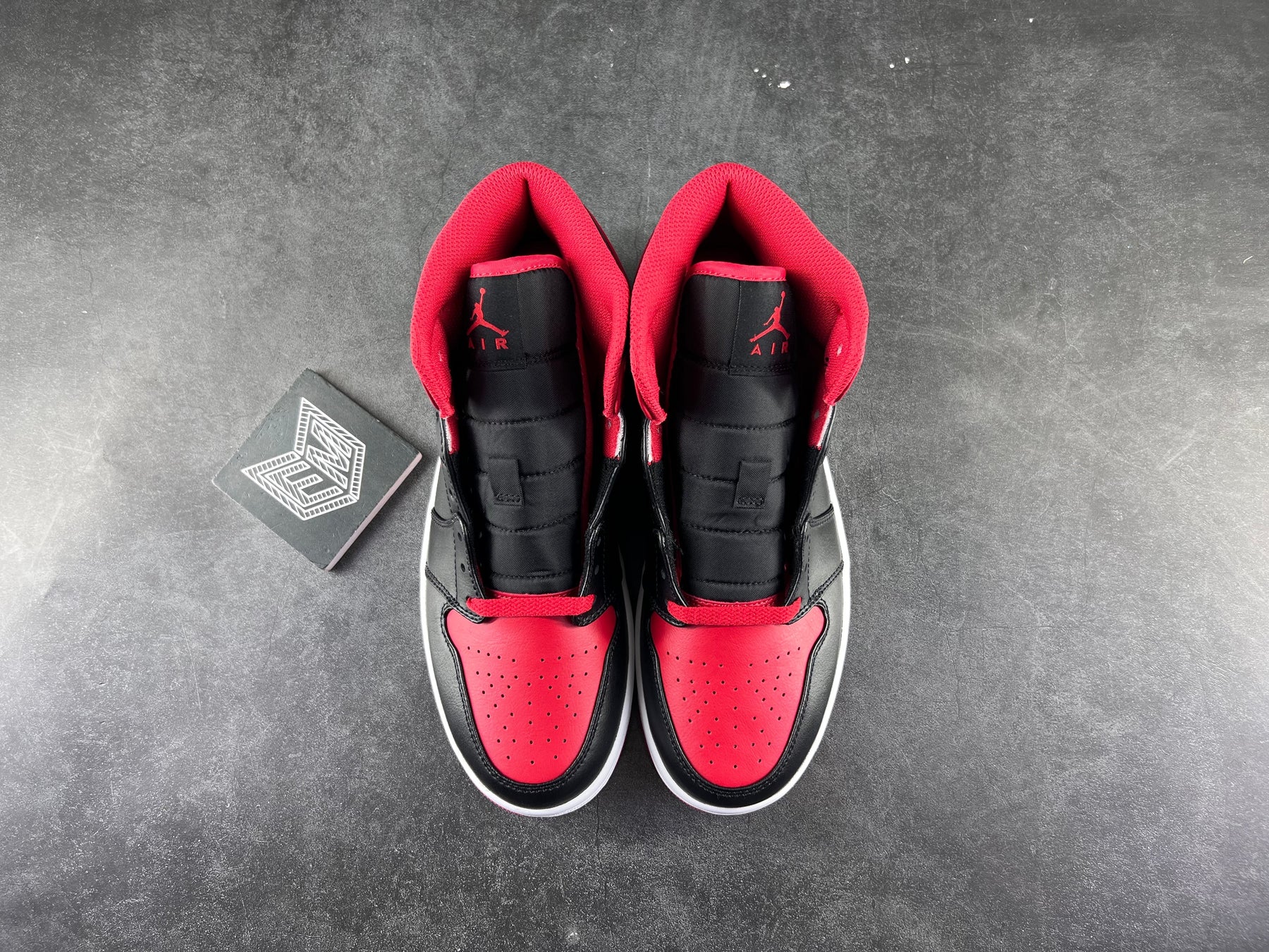 Nike Air Jordan 1 Mid Alternate Bred (2022)