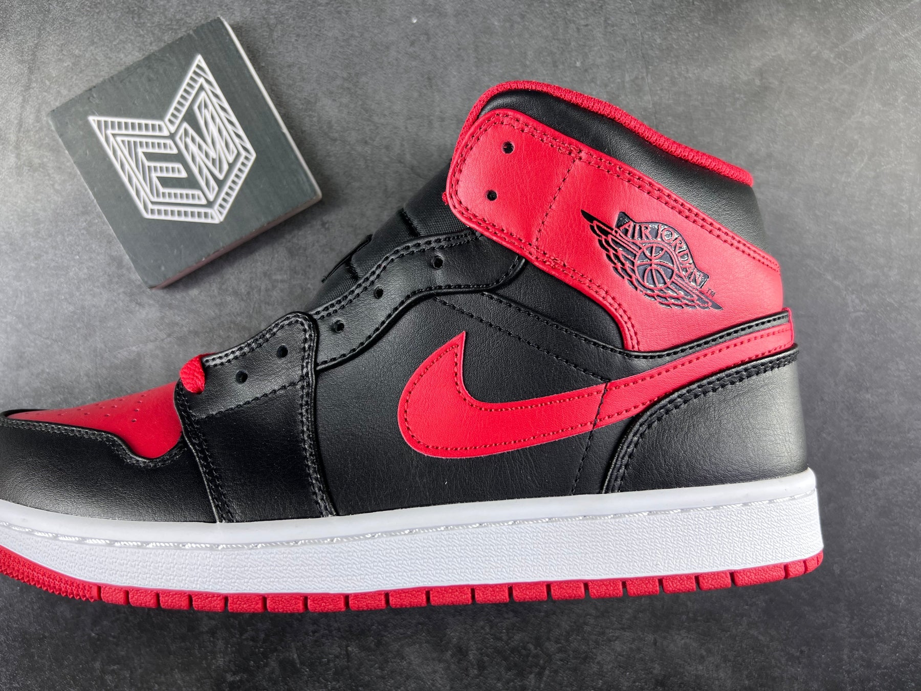 Nike Air Jordan 1 Mid Alternate Bred (2022)