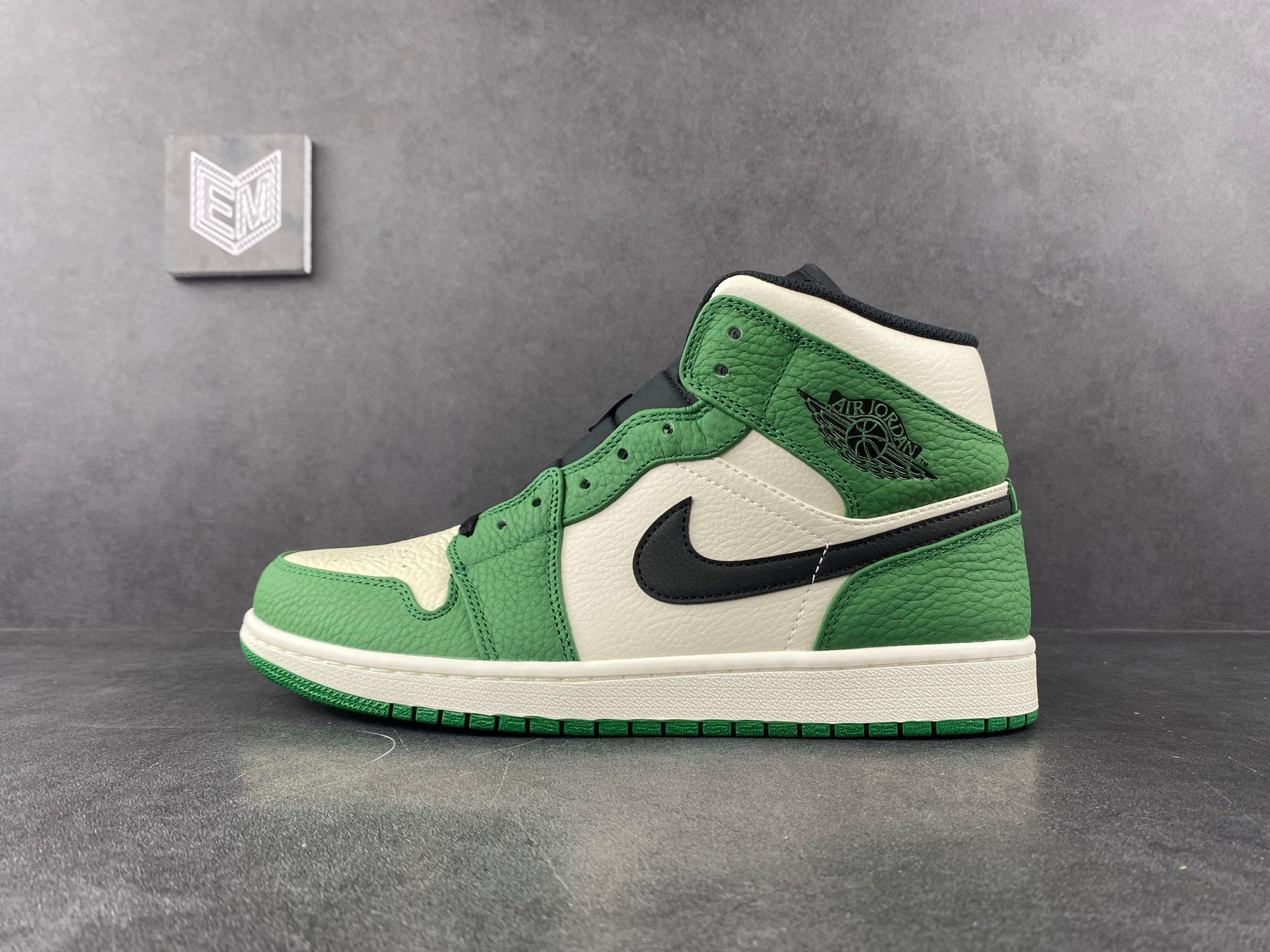 Nike Air Jordan 1 Mid Pine Green