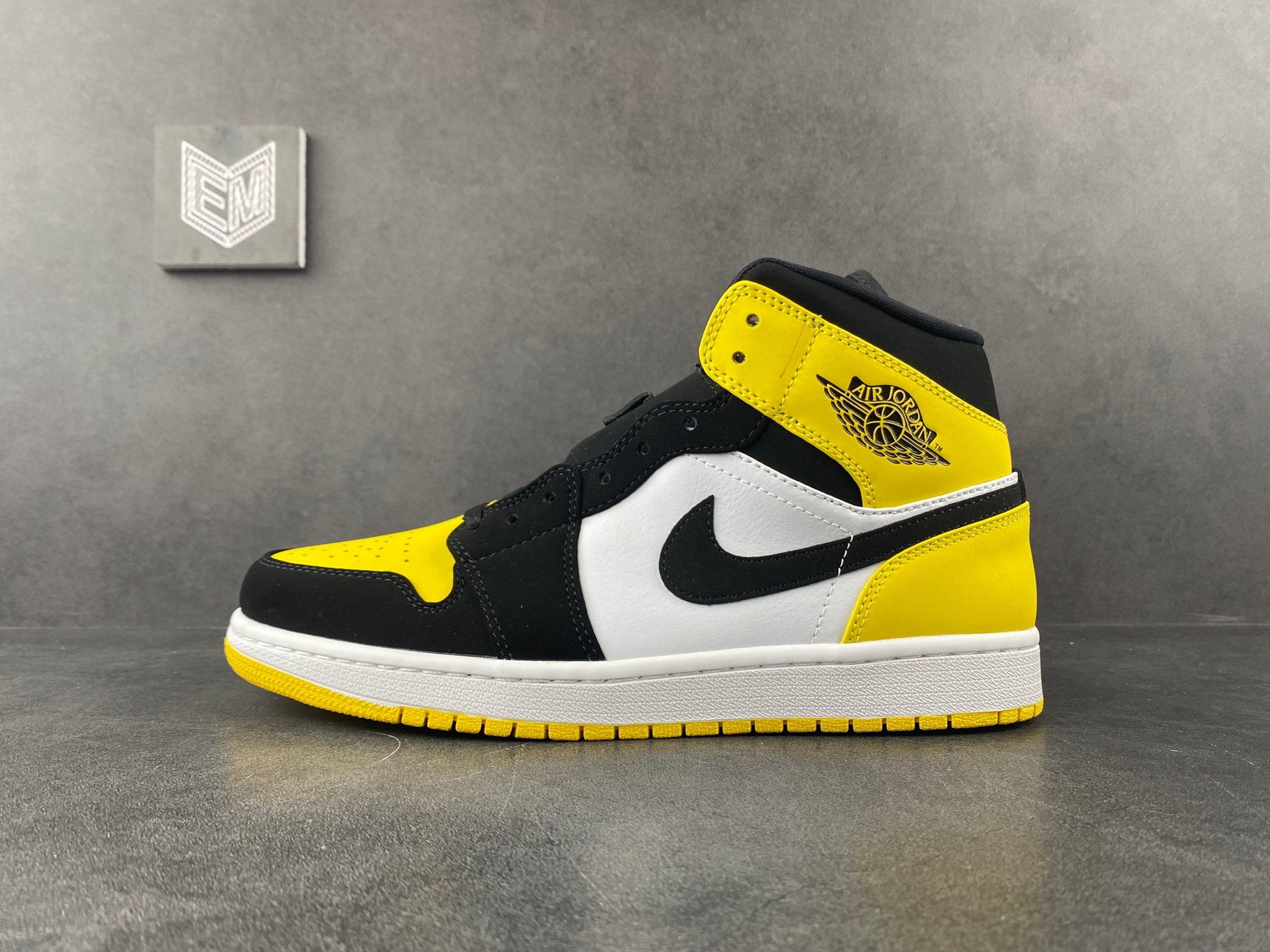 Nike Air Jordan 1 Mid Yellow Toe Black