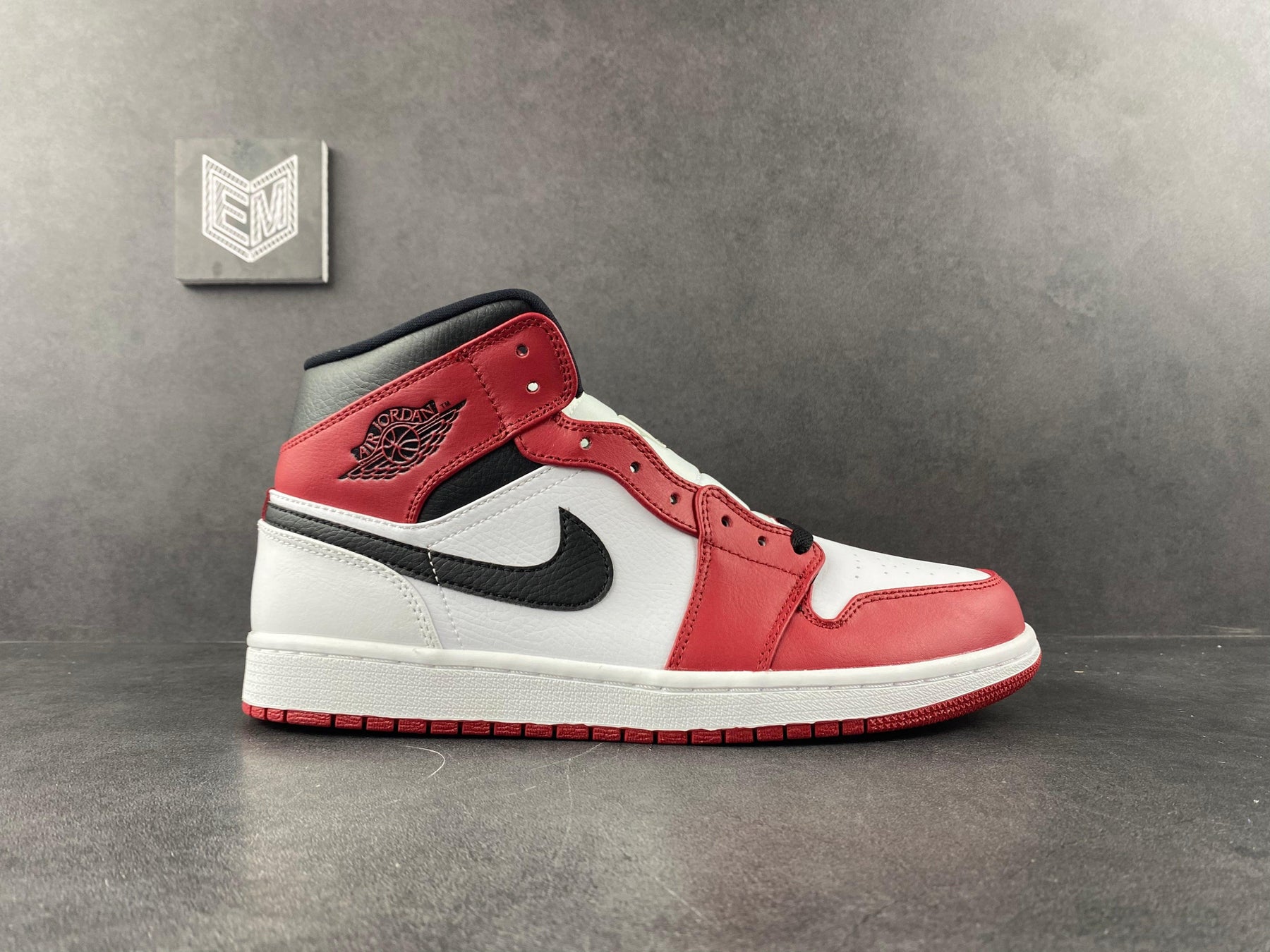 Nike Air Jordan 1 Mid "Chicago (2020)