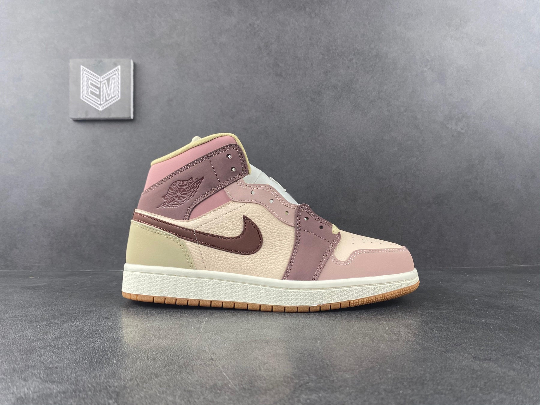 Nike Air Jordan 1 Mid SE Dark Pony Smoky Mauve