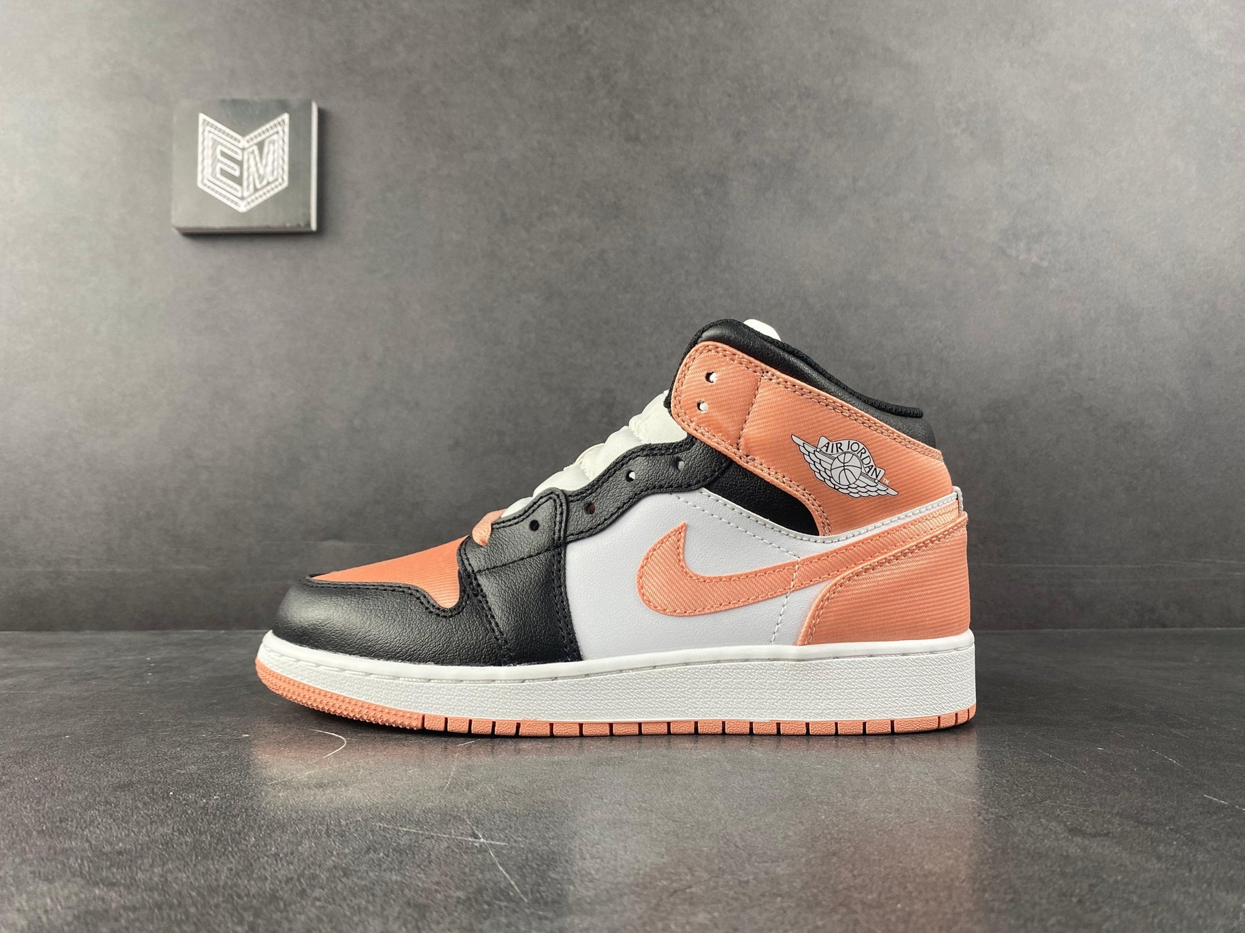 Nike Air Jordan 1 Mid Light Madder Root (GS)