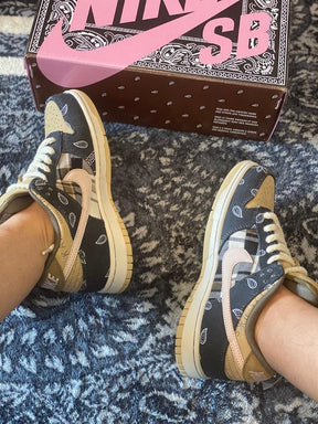 TENIS NIKE SB DUNK LOW "TRAVIS SCOTT"