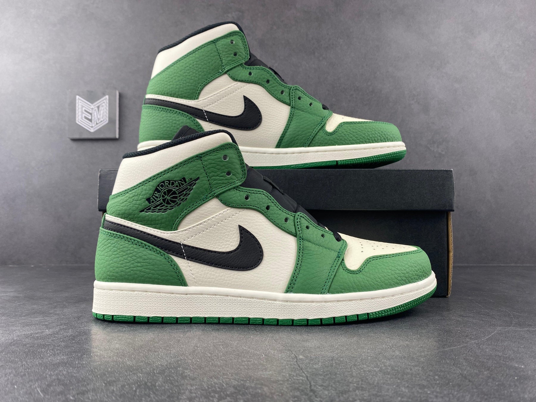 Nike Air Jordan 1 Mid Pine Green