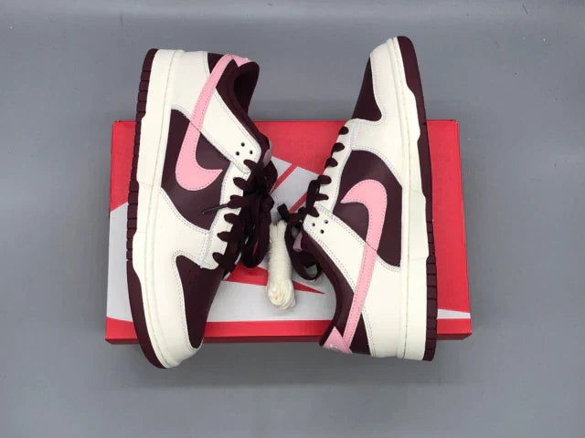 Tênis Nike Dunk Low WMNS “Valentine’s Day”