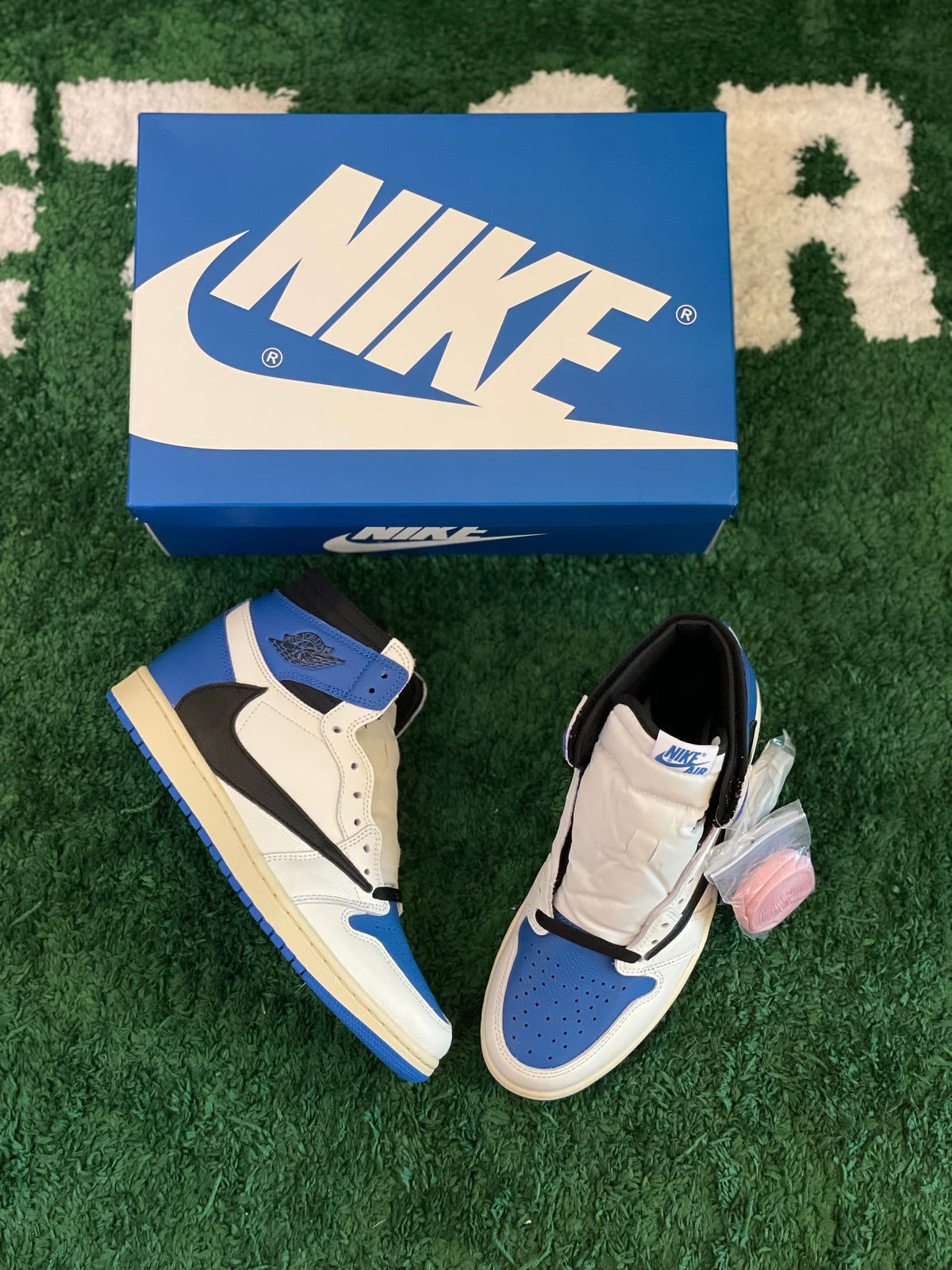 TENIS NIKE AIR JORDAN 1 HIGH "TRAVIS SCOTT"