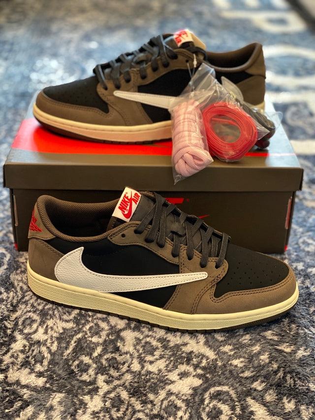 TENIS NIKE AIR JORDAN 1 LOW "TRAVIS SCOTT"