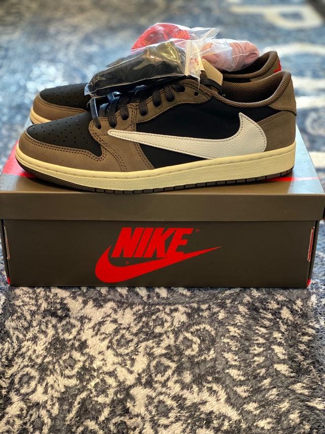 TENIS NIKE AIR JORDAN 1 LOW "TRAVIS SCOTT"